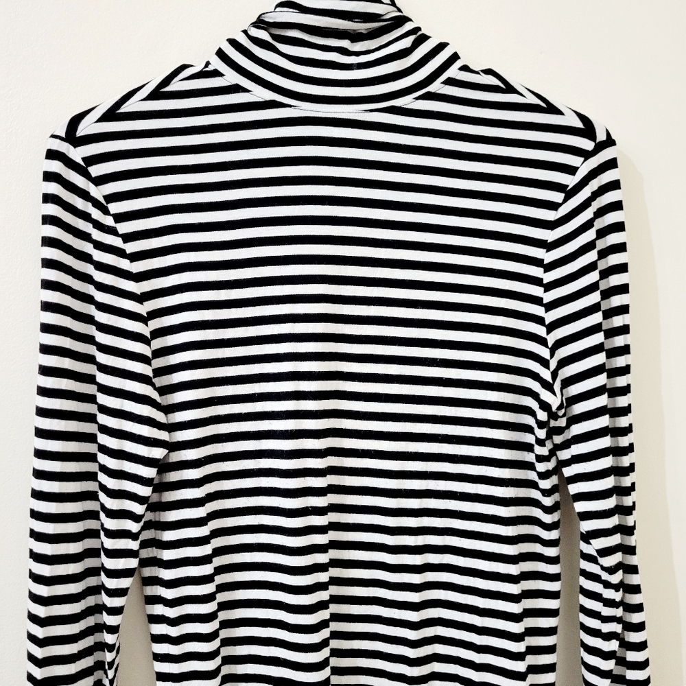 Black and White Striped Jersey Knit Turtleneck Top size M - Picture 10 of 10